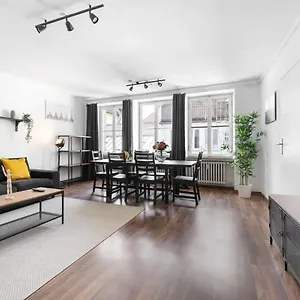 Living In Center Apartment