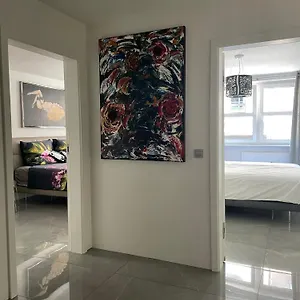 Luxurious 2 Bedroom Old Apartment